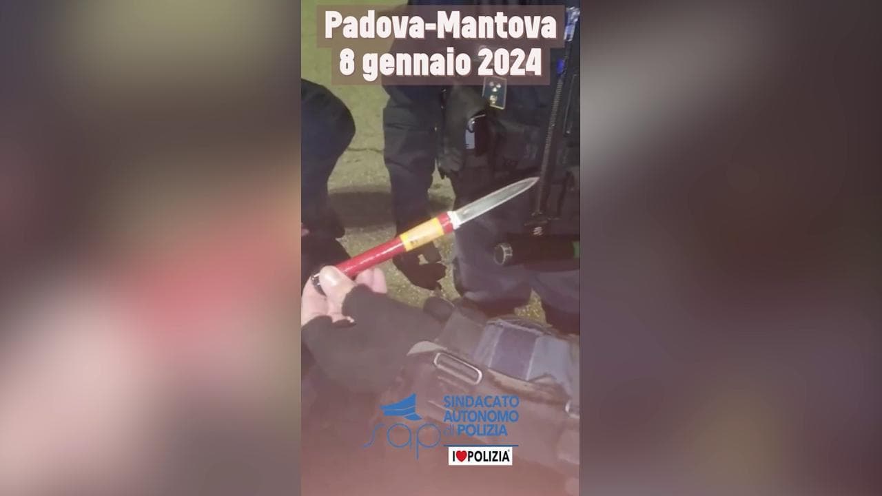 Padova-Mantova, pugnali nascosti nelle aste delle bandiere ultras