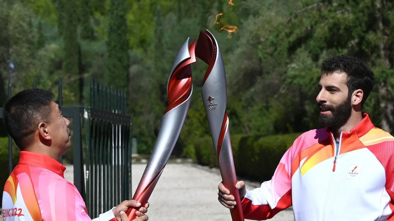 Pechino 2022, ad Olimpia accesa la fiamma