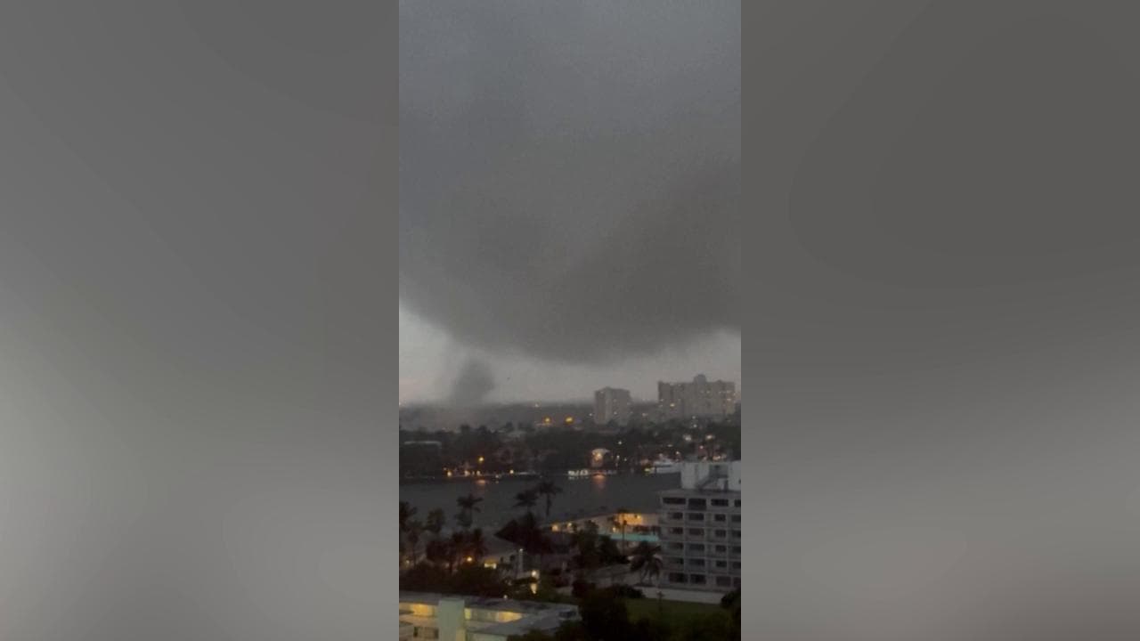 Potente tornado si abbatte su Fort Lauderdale, in Florida e colpisce linee elettriche: il video