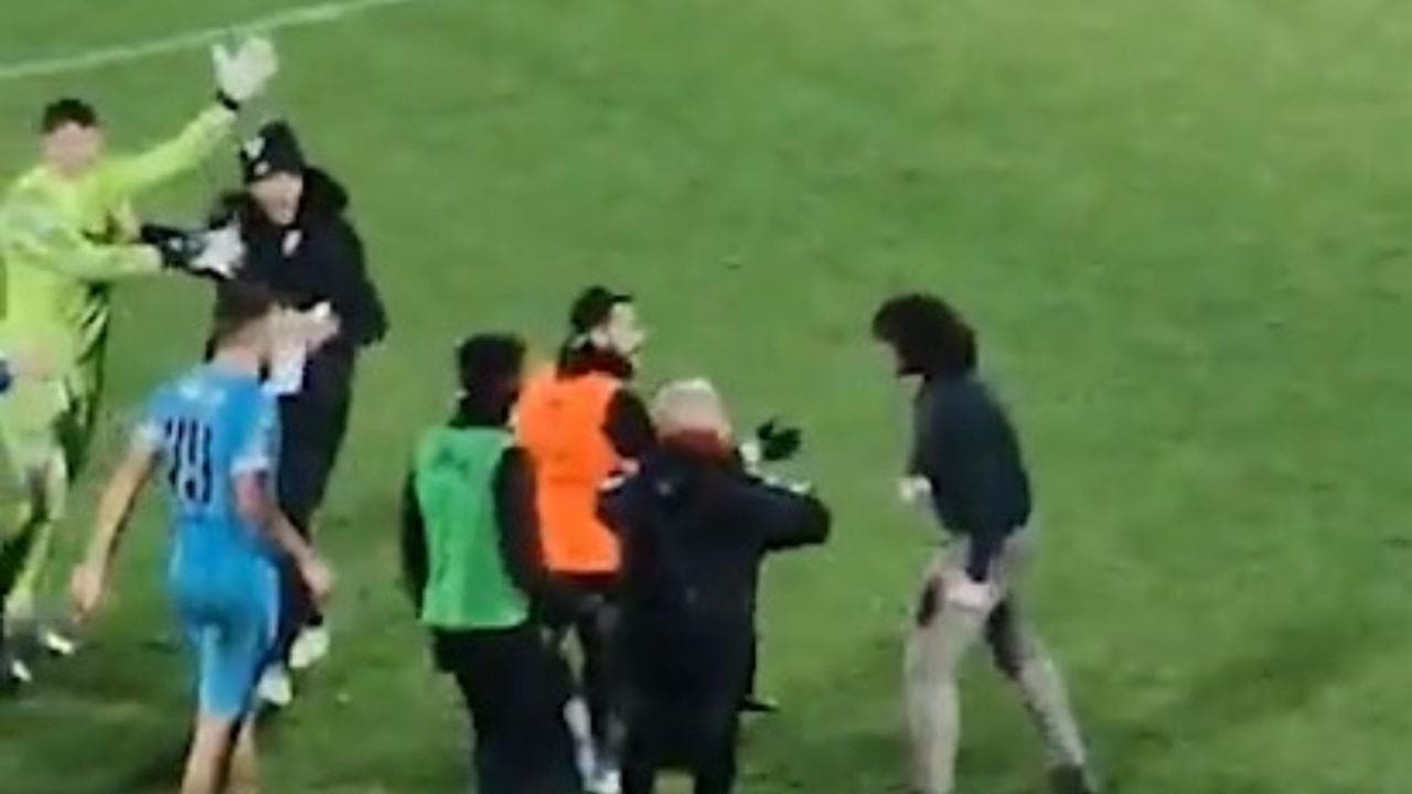 Assurdo a Cesena: il padre di un giocatore aggredisce il portiere dell'Olbia per vendicare il figlio