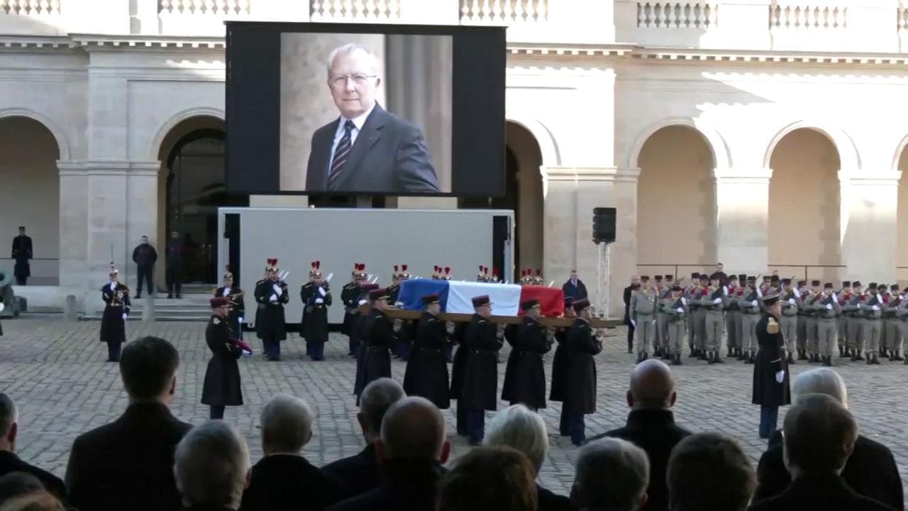 Il commovente addio a Jacques Delors: il feretro esce sulle note dal vivo di un'orchestra jazz