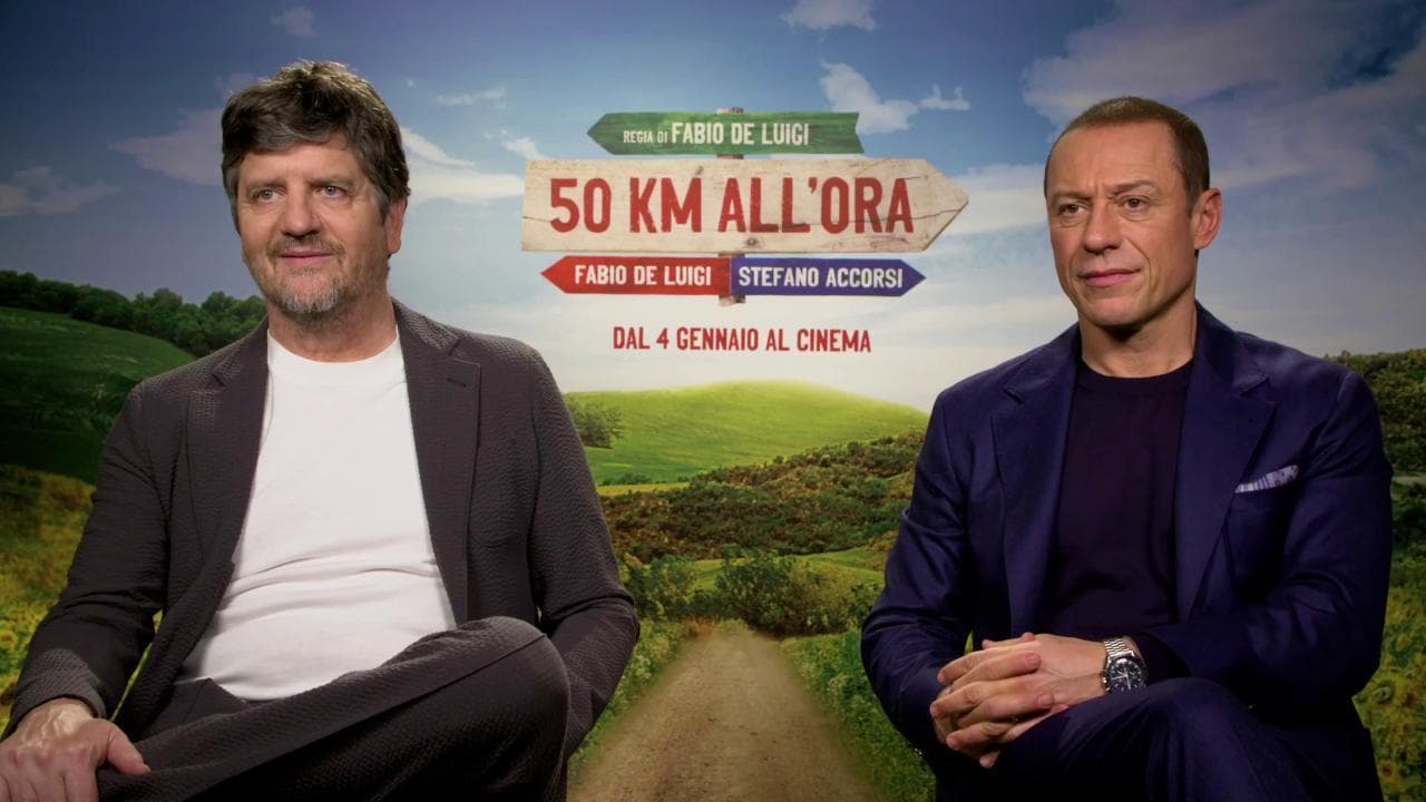 Stefano Accorsi e Fabio De Luigi in '50 km all'ora': "Il nostro viaggio in motorino che ci riporta all'adolescenza"