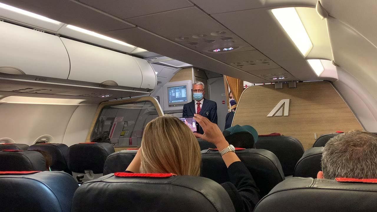 Ultimo volo Alitalia, le lacrime degli equipaggi: "È la fine di un'era"