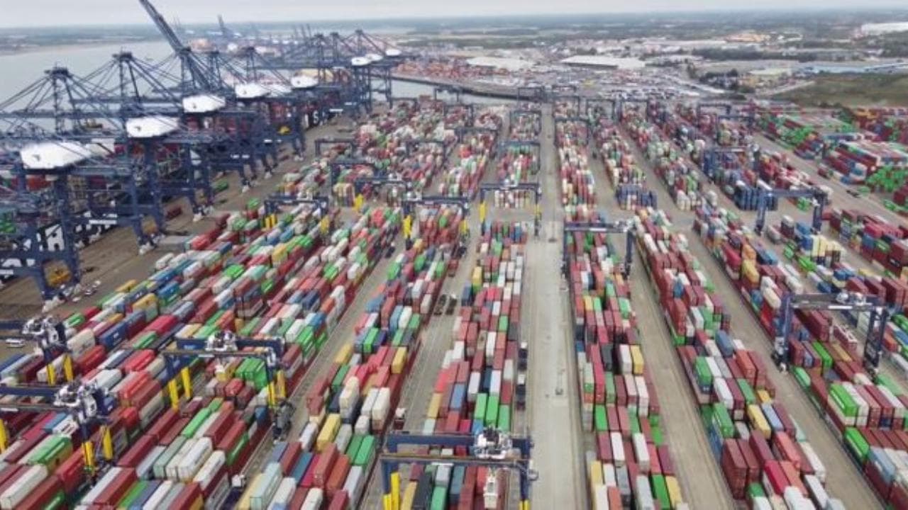 GB, migliaia di container merci accumulati nei porti e non ritirati per mancanza di autotrasportatori