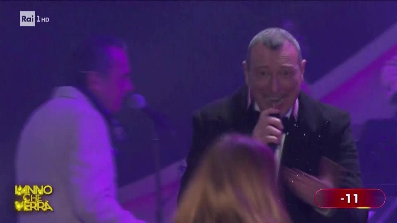 Capodanno su Rai 1, Amadeus interrompe Annalisa per il conto alla rovescia