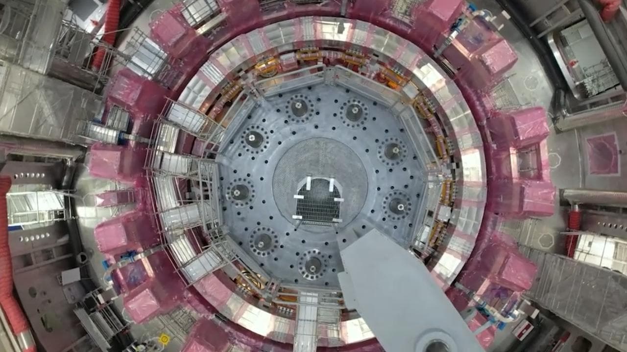Dentro il primo reattore al mondo che alimenterà la Terra utilizzando la stessa energia del Sole