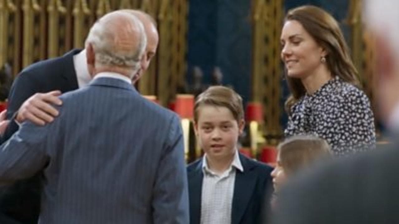 Carlo e Camilla con William e Kate alle prove dell'incoronazione: i filmati inediti senza Harry