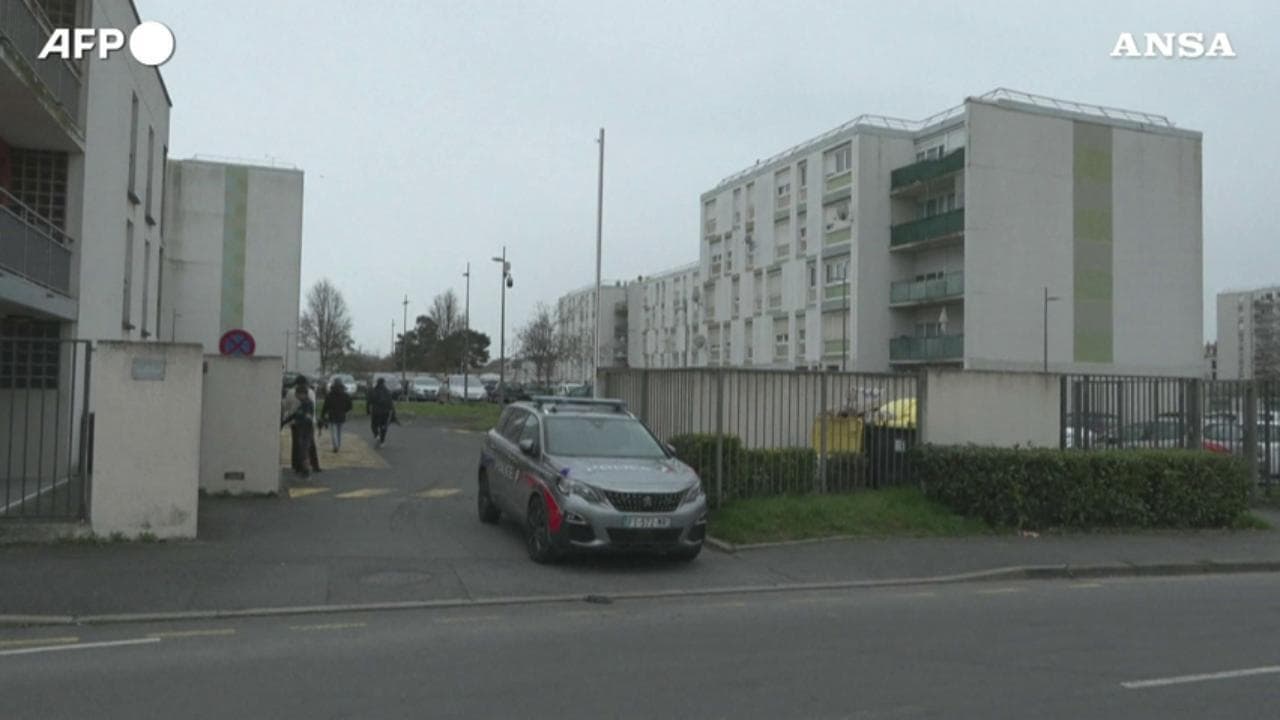 Francia, madre e quattro figli trovati morti in casa a Meaux: la polizia sul luogo della strage