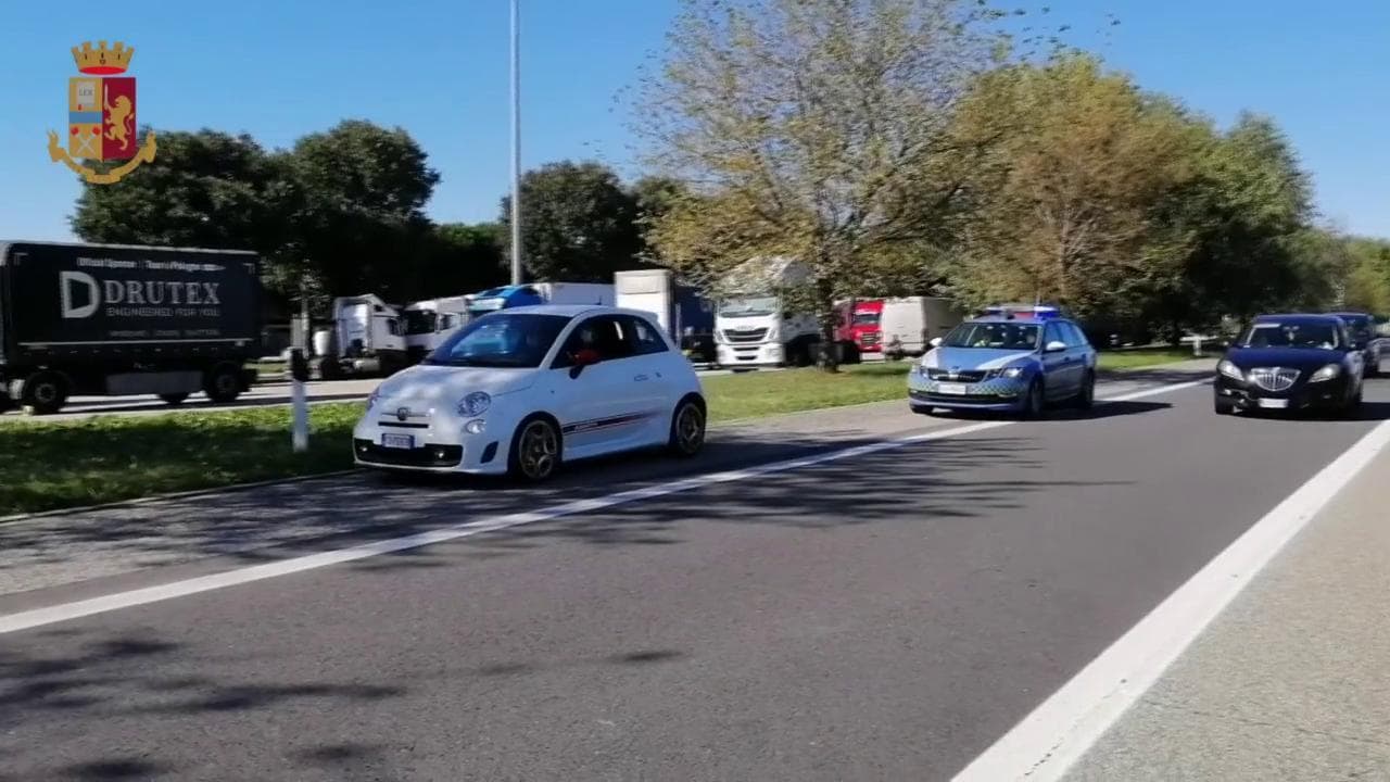 In corsia di emergenza per saltare la fila: ritirate in poche ore 76 patenti