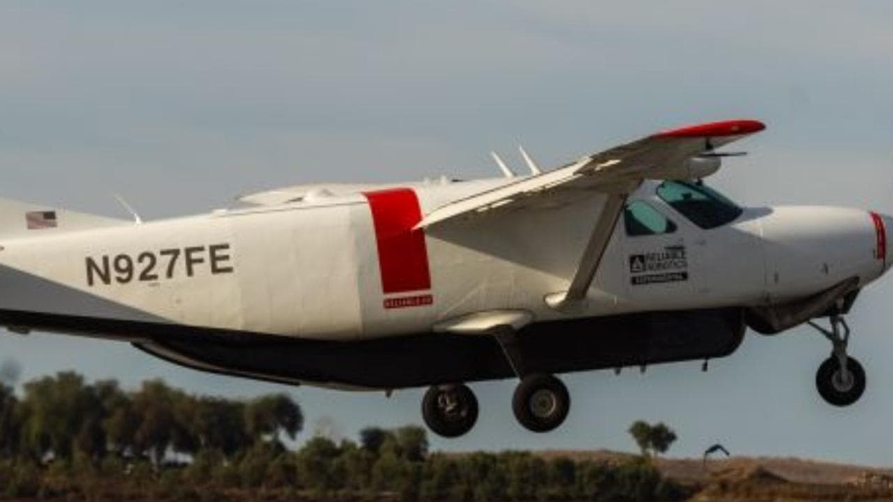 Aereo cargo di oltre 3,5 tonnellate vola senza pilota con nessuno a bordo: ecco come è andato il test
