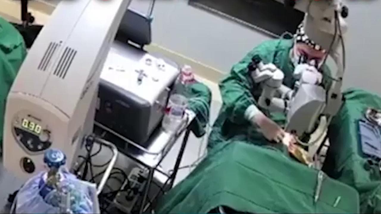 Cina, medico prende a pugni una paziente durante un intervento chirurgico: aperta un'indagine