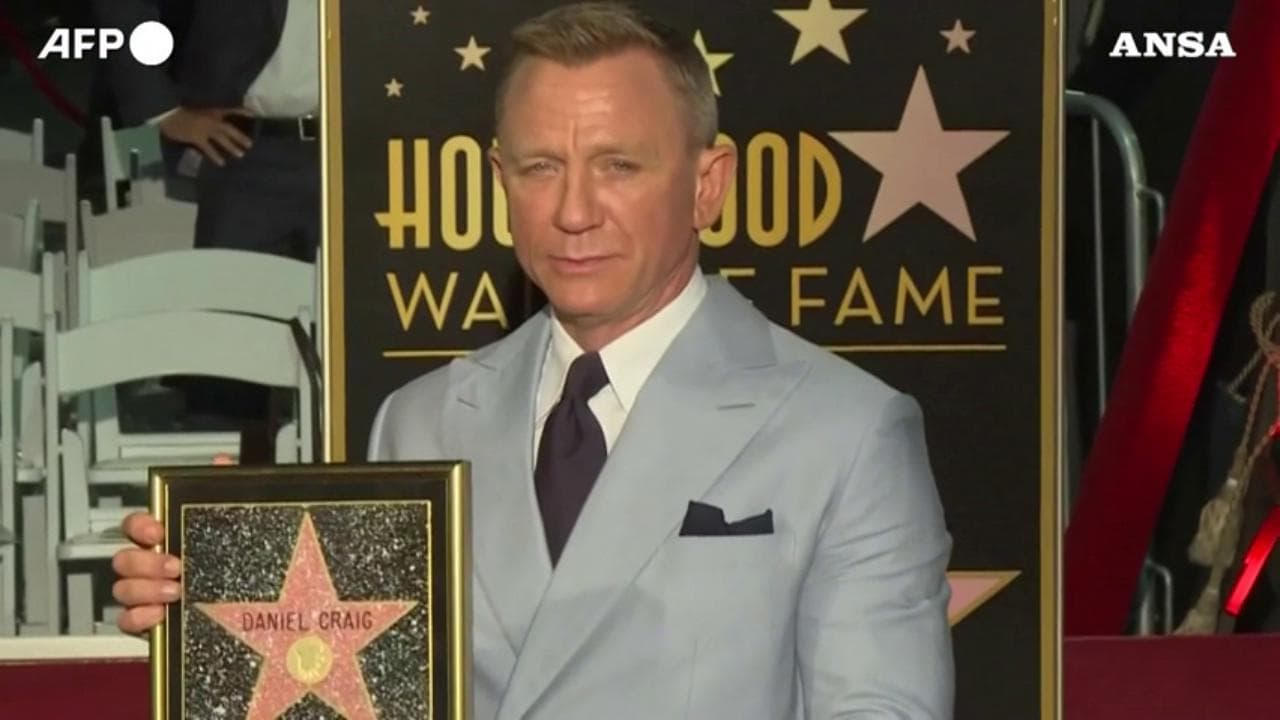 Cinema, Daniel Craig riceve la stella sulla Hollywood Walk Of Fame