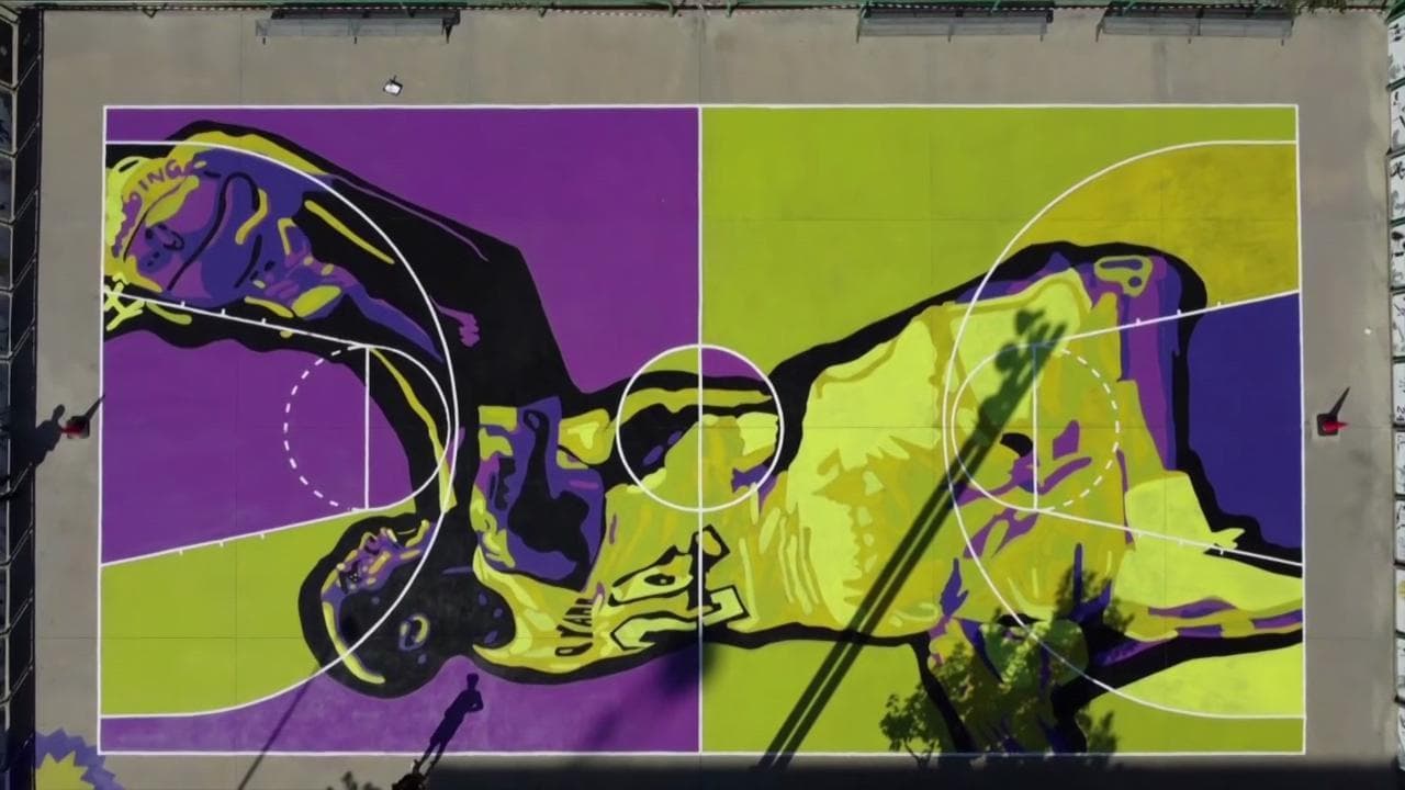 Spagna, il campo è un'opera d'arte: l'omaggio alla leggenda del basket Kobe Bryant