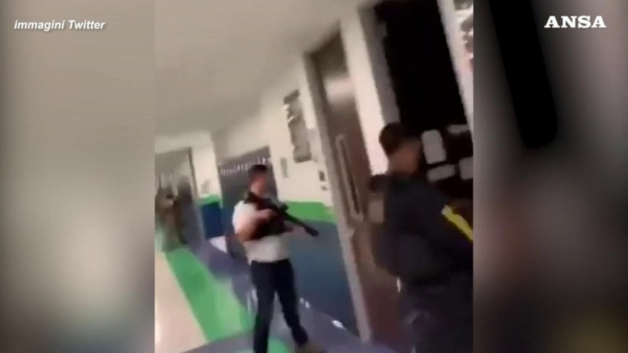 Texas, gli spari in classe e la fuga degli studenti terrorizzati