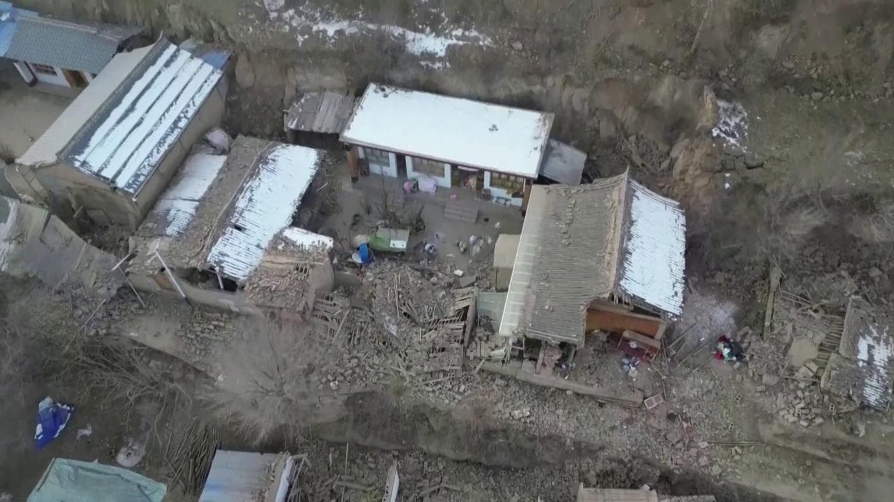 Cina, la devastazione del terremoto, è il più forte dal 2010: le immagini dall'alto