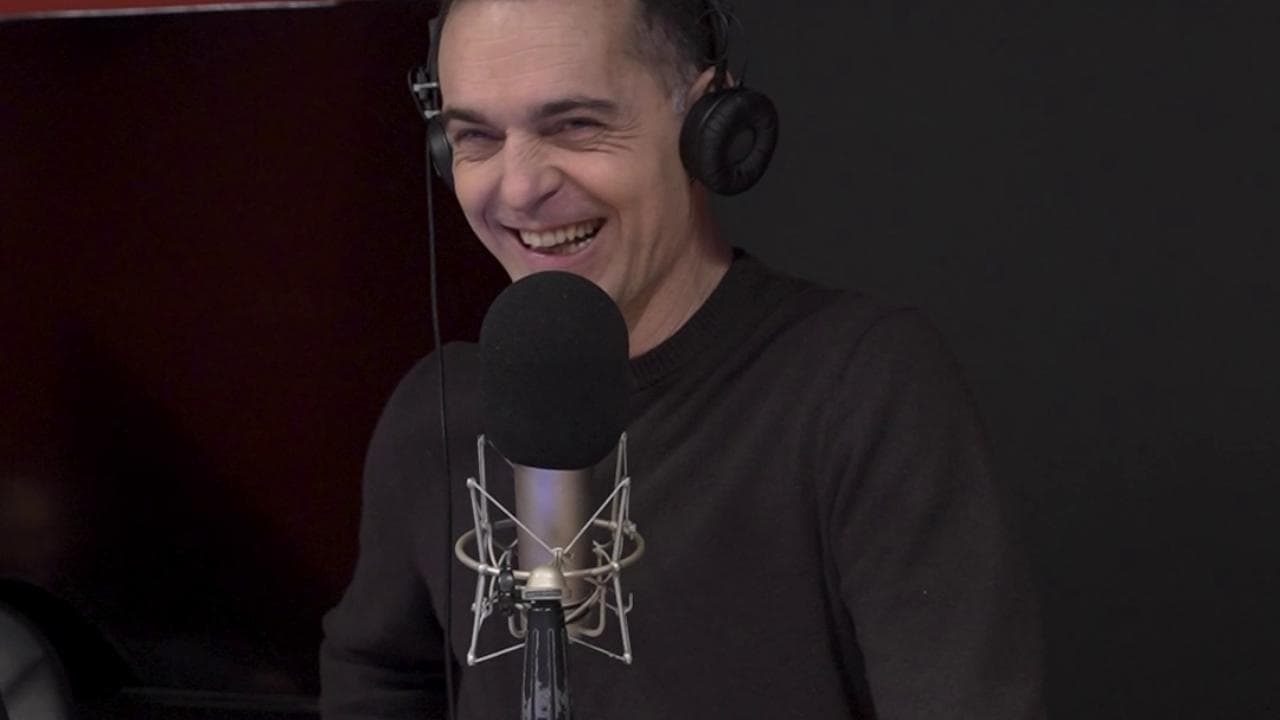 Pedro Alonso a Radio Deejay: "I miei prossimi impegni? Mangiare tanto pandoro"