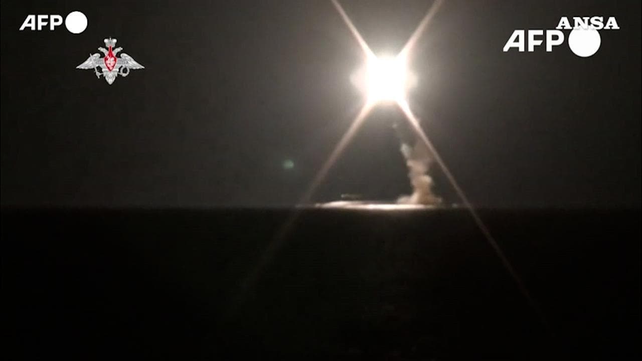 Russia, l'esercito testa i nuovi missili ipersonici nel mar di Barents