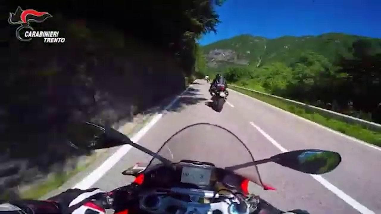 "Andiamo a fare i criminali in val di Cembra", gara tra motociclisti a 230 all'ora: il video che li incastra