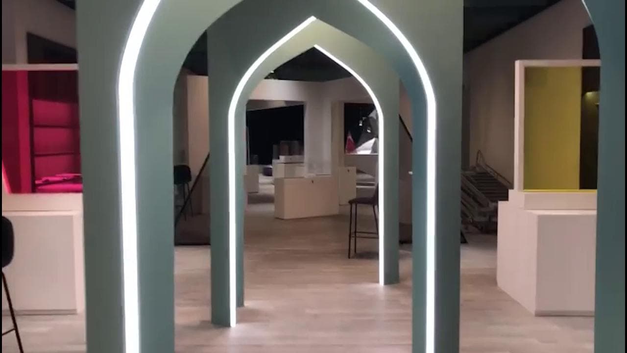 Expo Dubai 2020, nel padiglione dell'Afghanistan rimasto incompleto: disordine e teche vuote