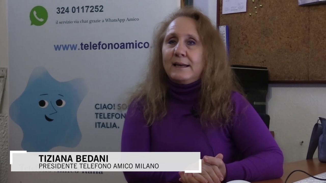Telefono amico, un aiuto per chi è solo durante le feste: "Richieste raddoppiate, aperti giorno e notte"