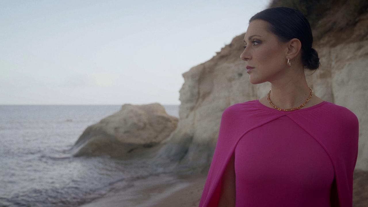 'Davanti al mare', un nuovo inizio per Simona Molinari - videoclip in anteprima