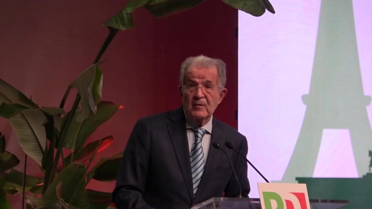 Prodi: "Per i nemici l'Europa è un 'verme militare'. Lavorare per Difesa comune e non essere vassallo Usa"