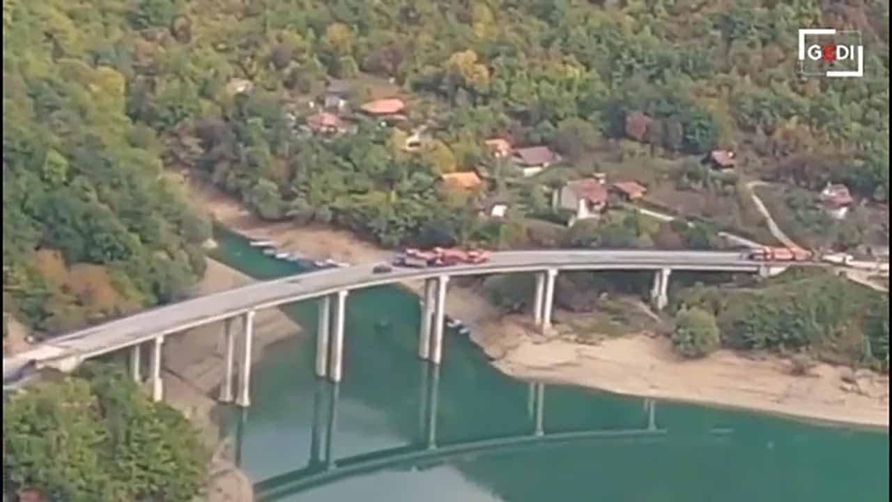 Kosovo, la guerra delle targhe: strade bloccate mentre sale la tensione con la Serbia