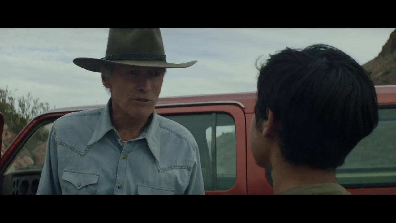 'Cry macho - Ritorno a casa', Clint Eastwood in viaggio verso il Texas - trailer