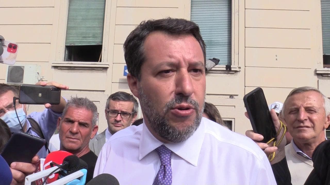 Morisi, l'imbarazzo e i silenzi di Salvini: "Non commento fatti personali. Disgustoso il linciaggio su Luca"