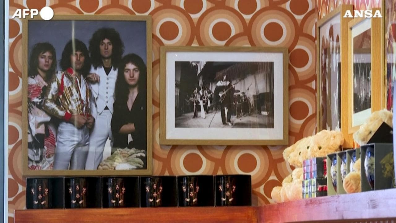 Londra, a Carnaby Street apre il primo negozio dei Queen: tra i cimeli c'è anche un flipper