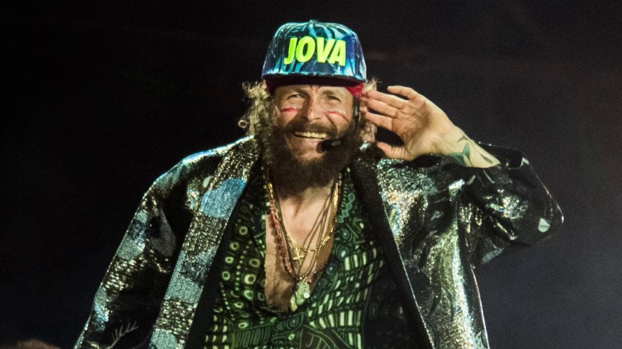 Jovanotti compie 55 anni: gli auguri tra vendemmia e chitarra nuova