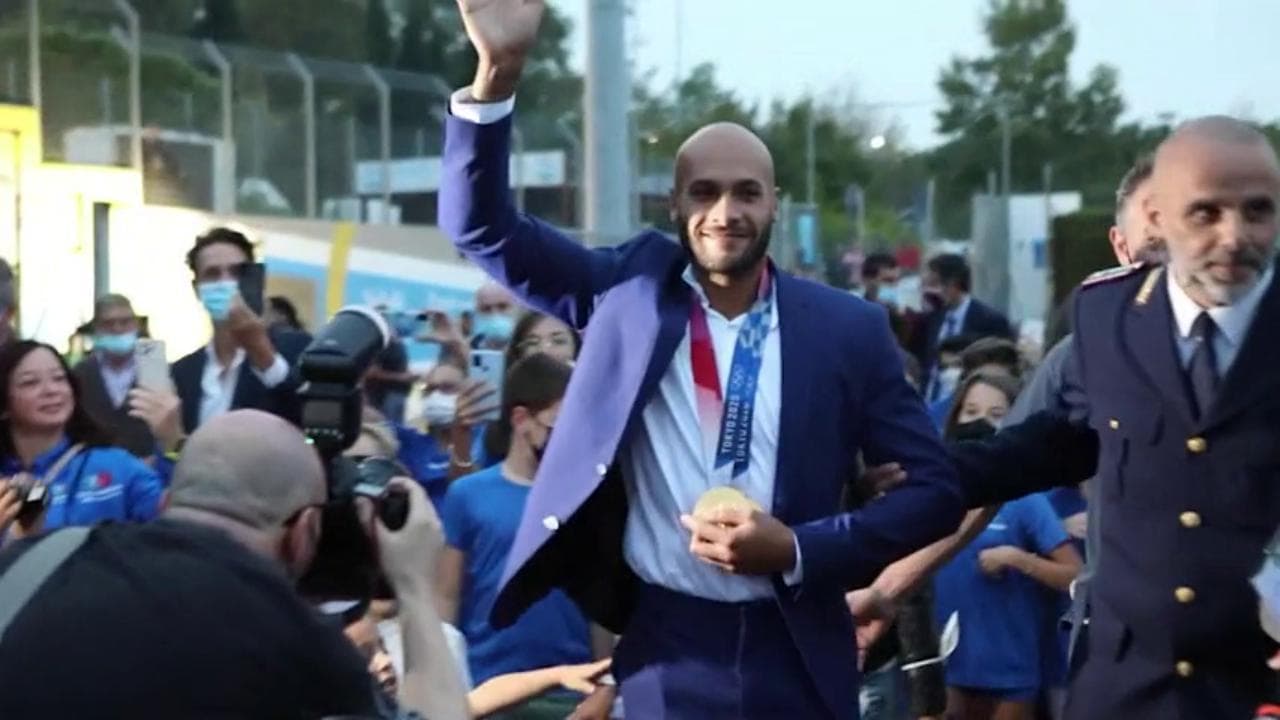Marcell Jacobs torna sulla pista dove ha cominciato a correre: la grande festa nella sua Desenzano