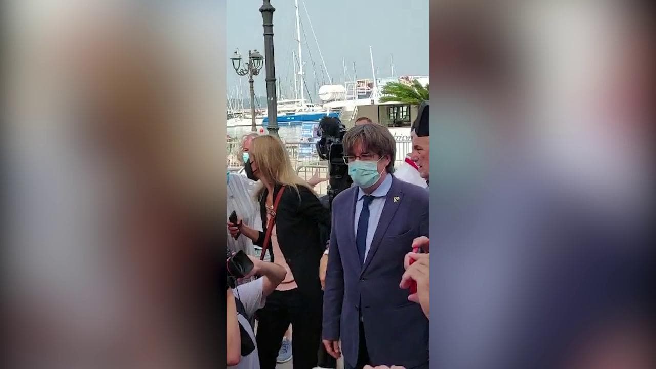 Puigdemont, applausi e abbracci dei catalani ad Alghero