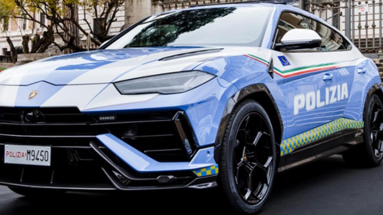 La nuova Lamborghini Urus Performante data in dotazione alla Polizia, ecco l'esemplare unico