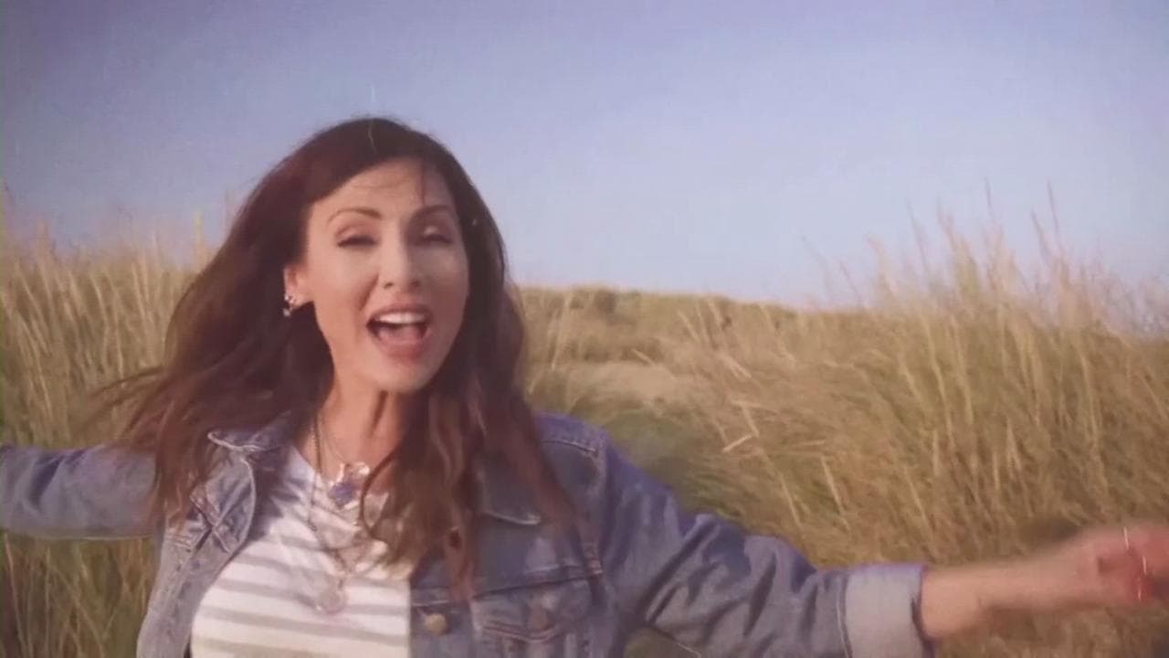 Natalie Imbruglia torna con "Firebird": il nuovo album originale dopo 12 anni