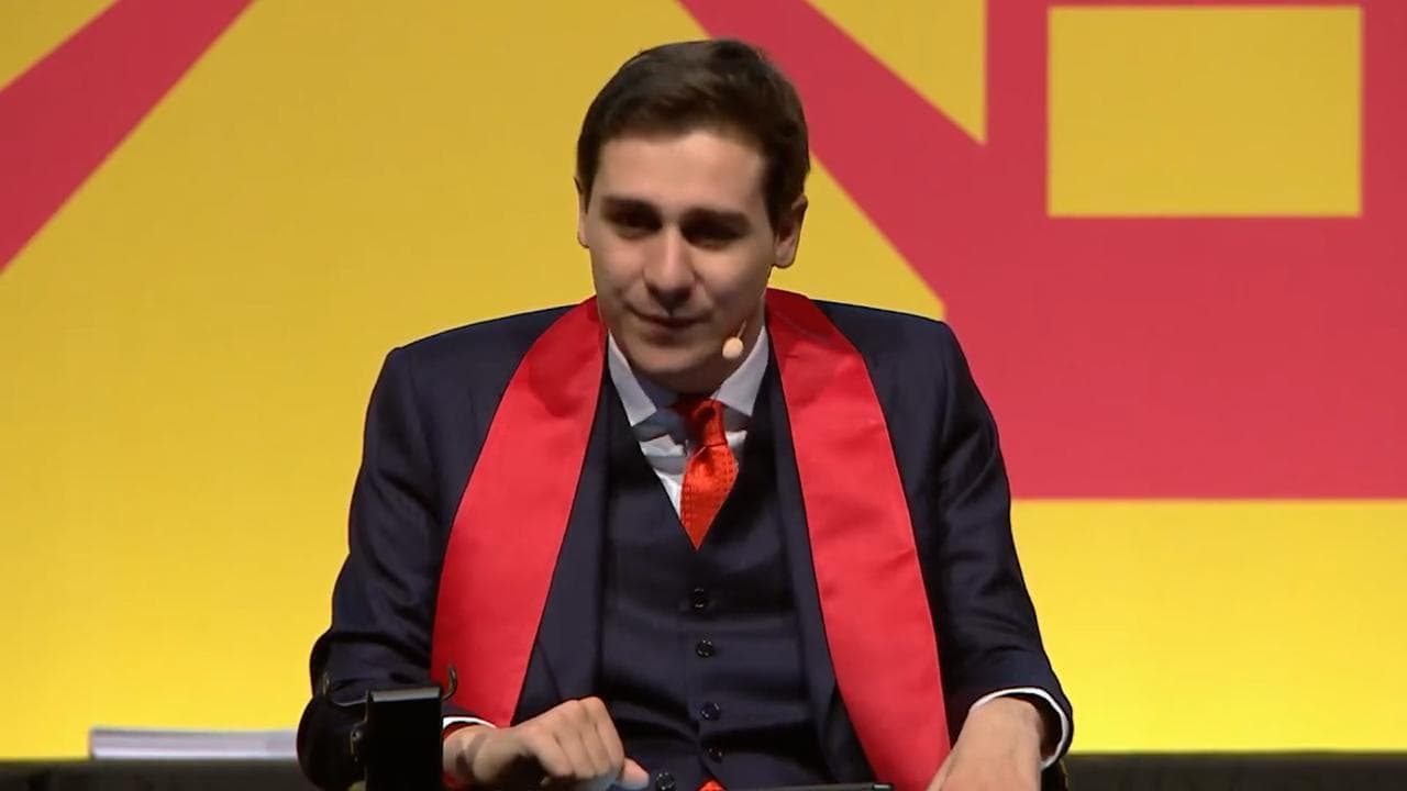 La lezione dello studente con disabilità ai compagni di laurea: "Lottate per la libertà che io ho perso"