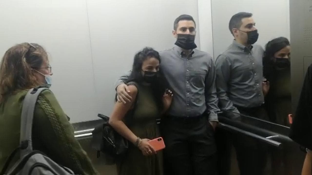 Tel Aviv, prima udienza: la zia di Eitan entra in tribunale