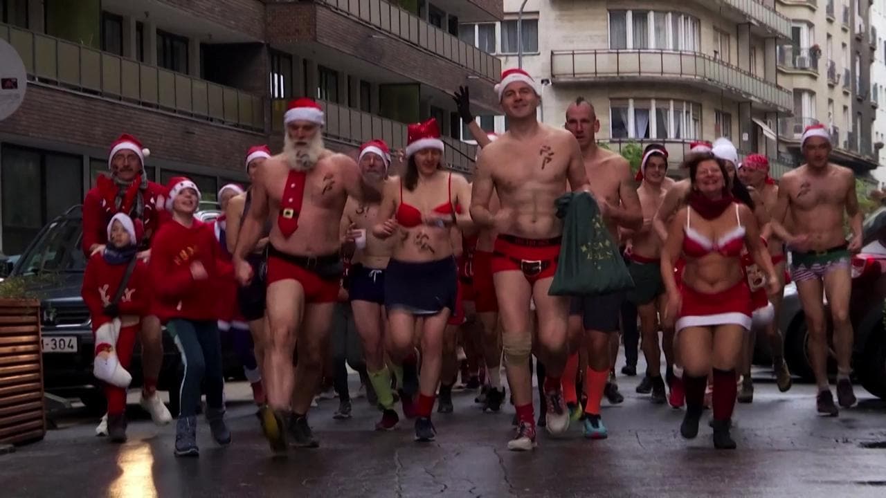 Budapest, Babbo Natale corre in mutande: ma è per una buona causa