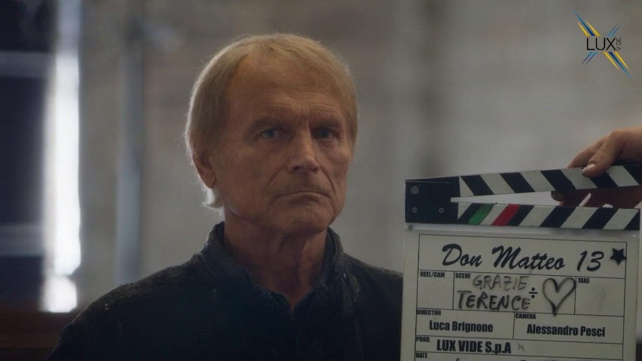Terence Hill lascia Don Matteo dopo 20 anni: l'ultimo ciak e il saluto dei colleghi