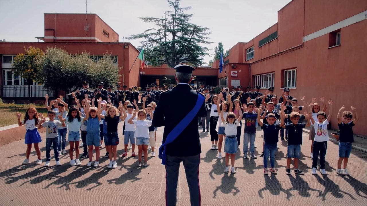 Inaugurazione del nuovo anno: "Torneremo a scuola" con la Polizia