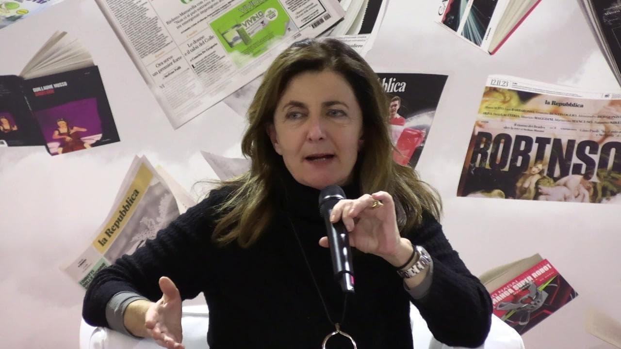 Più libri più liberi, dall'imitazione della premier Meloni alla signora di Roma Nord: il panel tutto da ridere con Francesca Reggiani e Marta Filippi