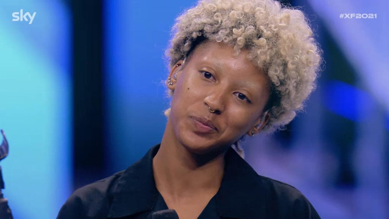 A X Factor Jathson presenta il suo inedito: "Sono un artista non binario, usate il pronome lui"