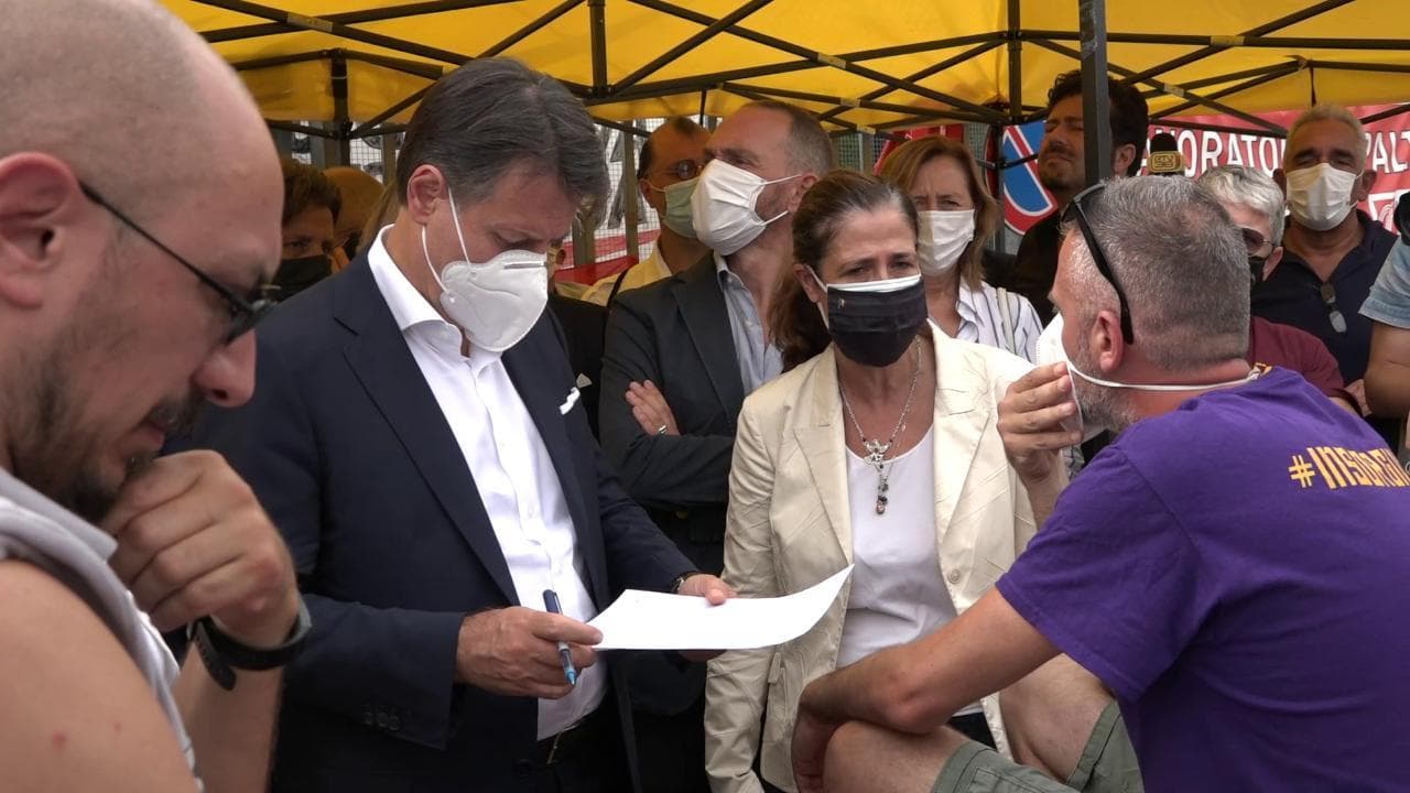 Vertenza Gkn, Conte al presidio degli operai: "Il 20 settembre un tavolo al Mise"