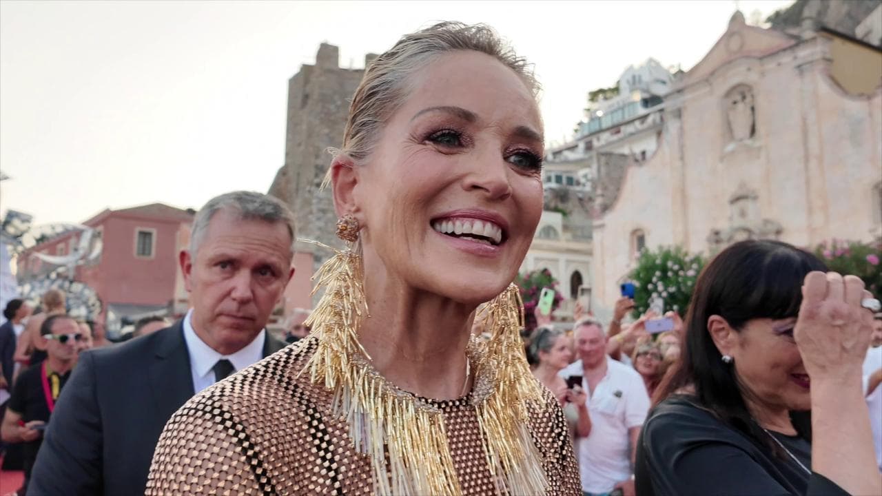 Sharon Stone: "Io, sui social oggi come in 'Basic Instinct': non sono gli anni a intaccare la forza e il fascino delle donne"