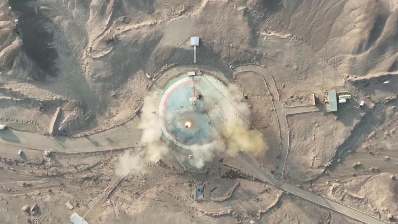L'Iran lancia nello spazio una capsula carico di animali vivi: cosa contenevano le missioni precedenti