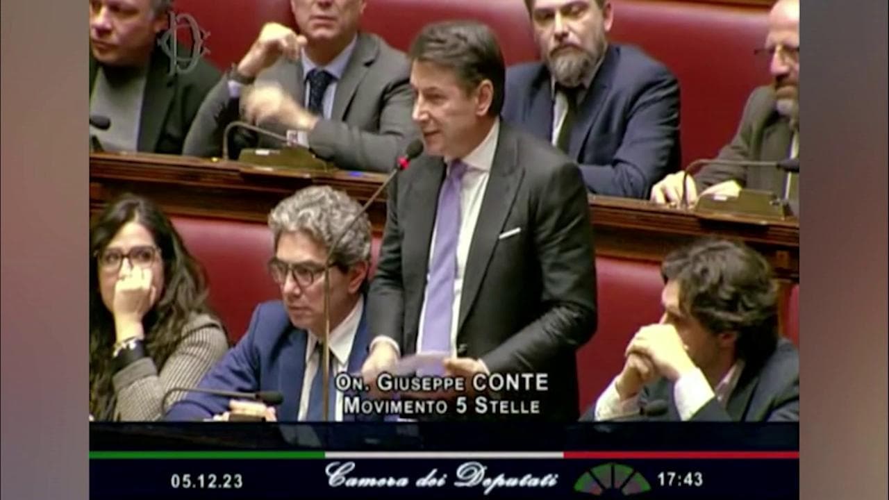 M5s, Conte strappa in Aula il testo sul salario minimo