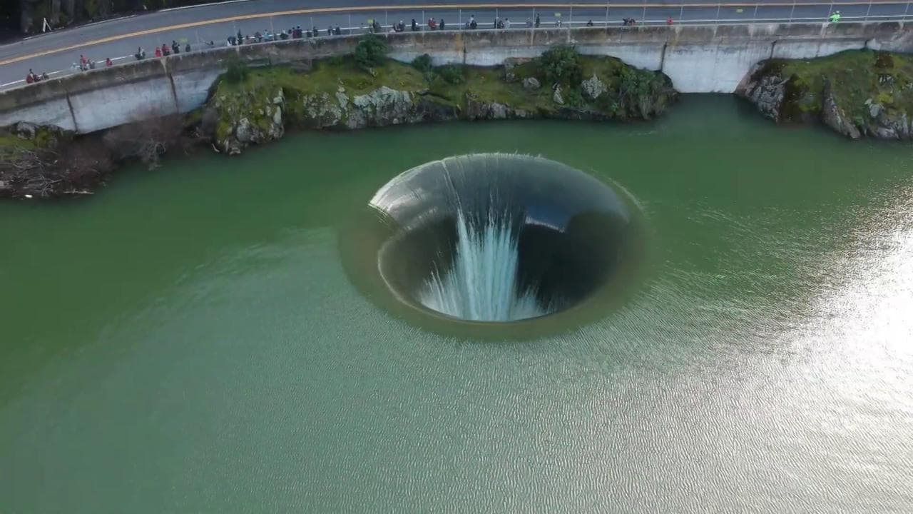 California, c'è una voragine del lago Berryessa: ecco cosa è e come funziona