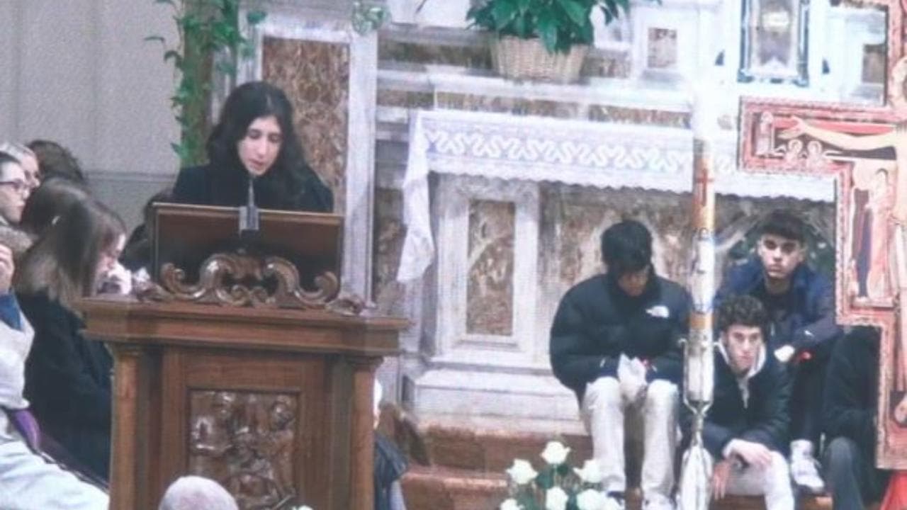 Funerali Giulia Cecchettin, la sorella Elena: "Ora sei tra le stelle che ci piaceva guardare di notte"