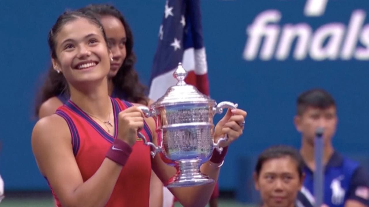 Emma Raducanu, la nuova regina degli US Open: chi è la 18enne tennista dei record