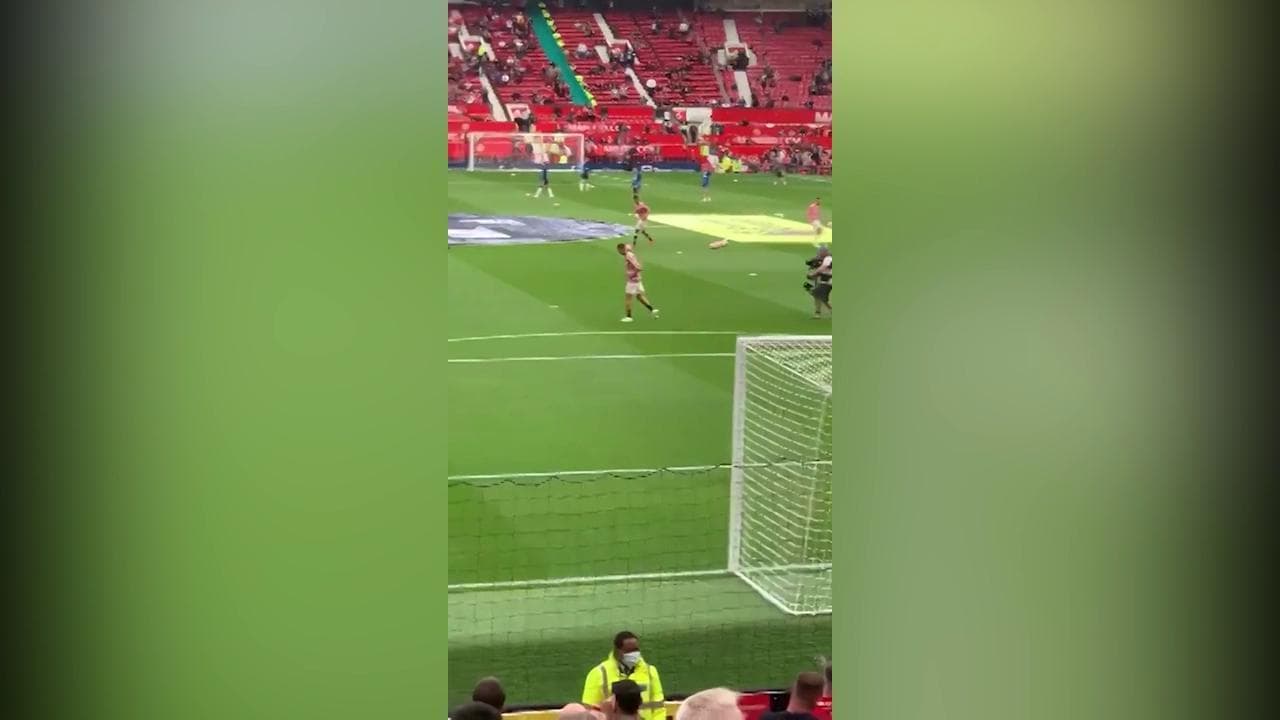 Manchester, l'ovazione per Ronaldo quando il campione entra all'Old Trafford